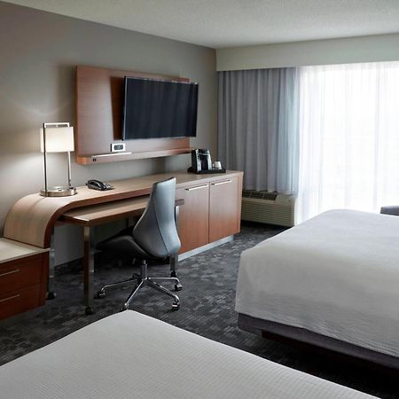 Hotel Courtyard By Marriott Toronto Airport Exterior foto
